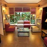 Elysees Hotel