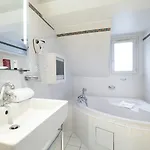 Elysees Hotel 3*
